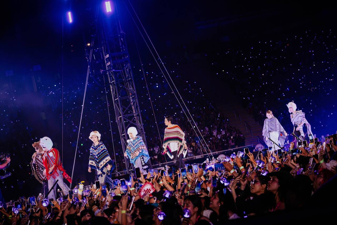 BTS lựa chọn các ca khúc và trang phục phù hợp với địa điểm lưu diễn. Ảnh: Lotte