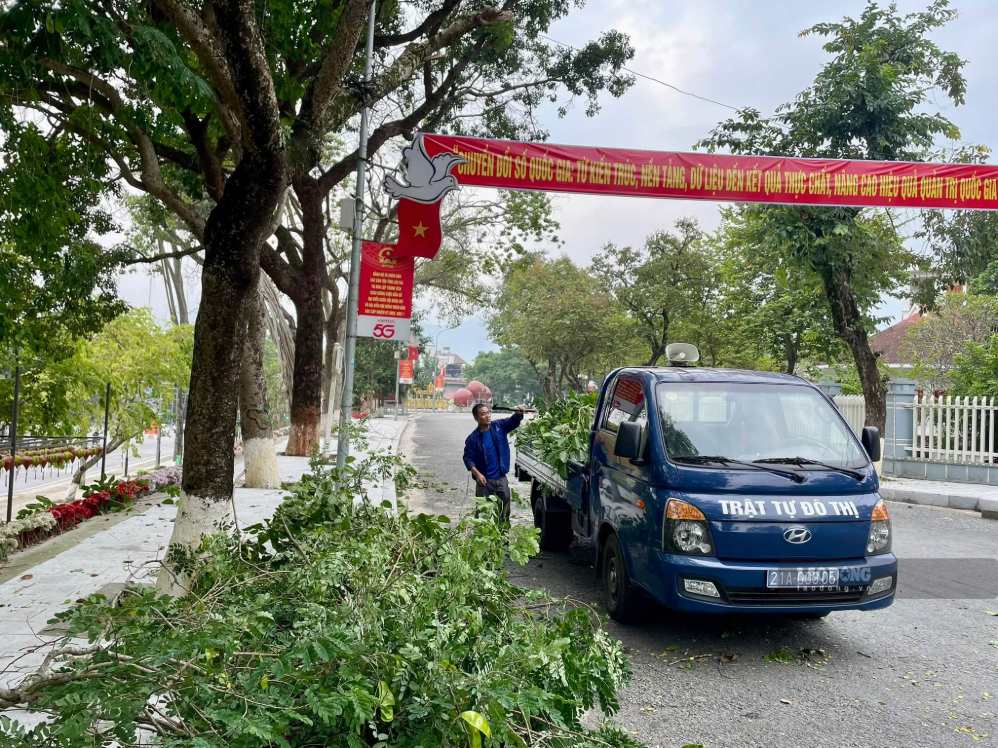 Hoạt động chỉnh trang đô thị chào đón du khách tham dự Lễ hội Văn hóa, Du lịch Mường Lò 2026. Ảnh: Khánh Linh