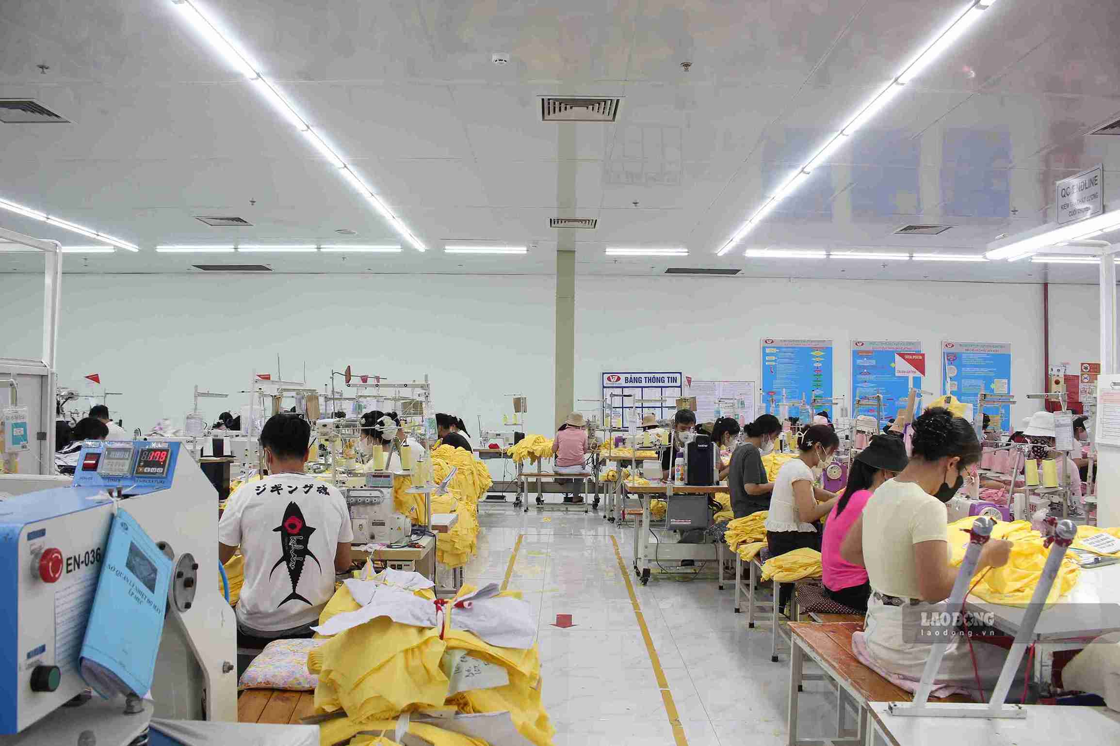 Hung Yen workers apply AI to improve work efficiency