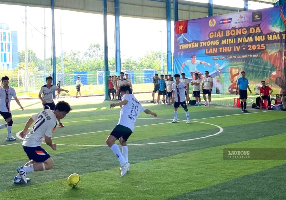 Giải bóng đá mini cho đoàn viên, người lao động hồi tháng 8.2025. Ảnh: Duy Tuấn