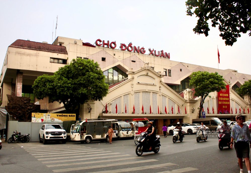 Check-in 3 khu chợ giúp du khách khám phá một Hà Nội rất khác