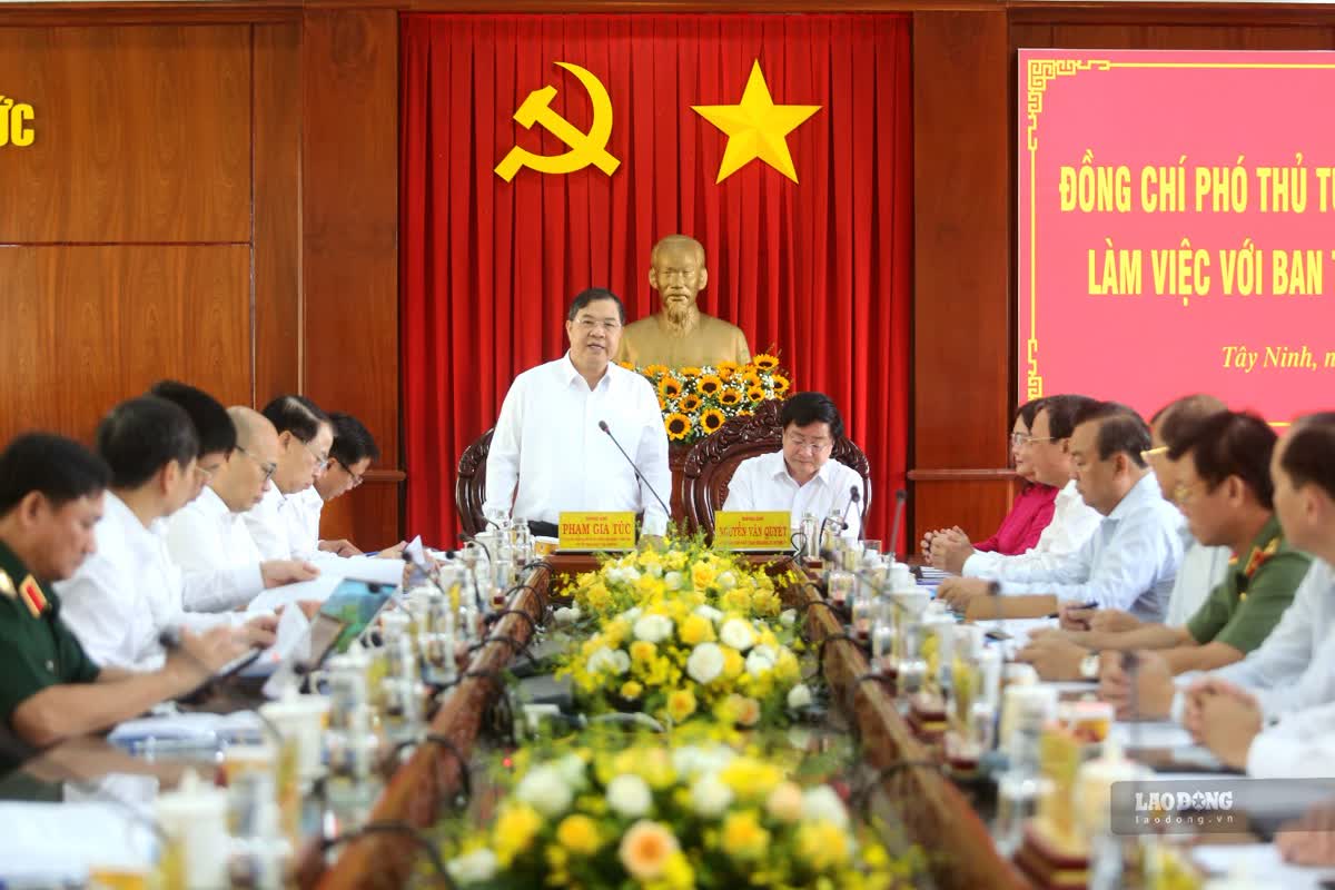 Phó Thủ tướng thường trực Chính Phủ Phạm Gia Túc có buổi làm việc với Ban Thường vụ tỉnh ủy Tây Ninh sáng ngày 15.10. Ảnh: Huỳnh Du