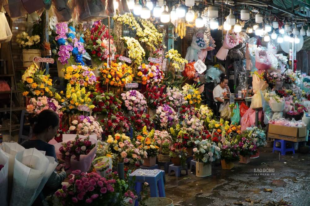 Fresh flower prices decrease, Ho Chi Minh City traders still look ...