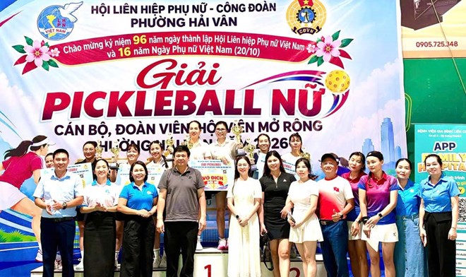 Công đoàn phường Hải Vân tổ chức giải Pickleball nữ, trao 30 suất quà đến nữ đoàn viên có hoàn cảnh khó khăn. Ảnh: Công đoàn Đà Nẵng