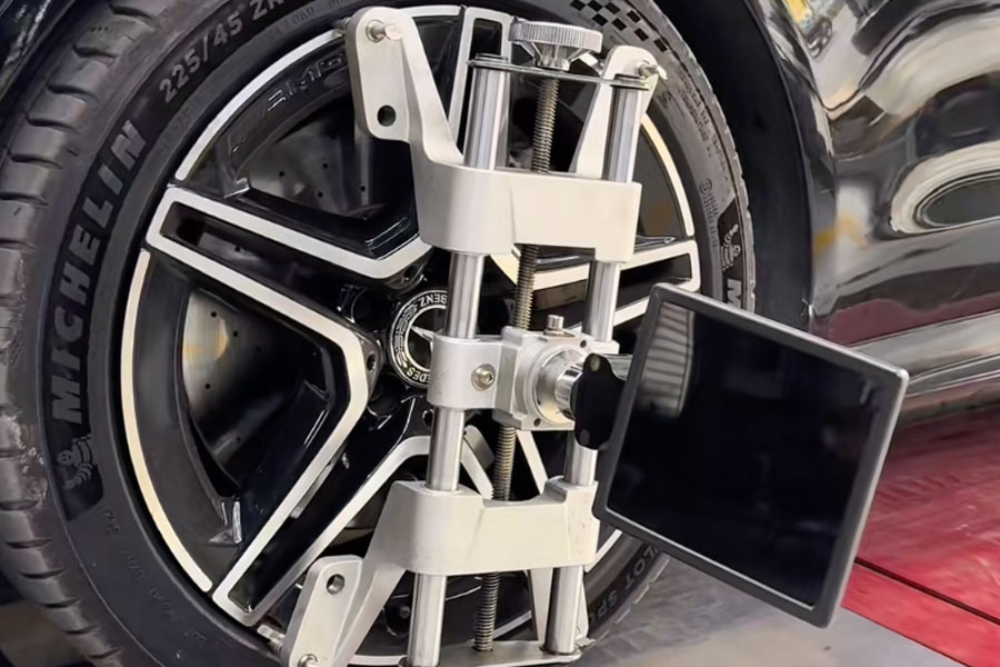 Le rembourrage régulier des pneus de voiture permet de limiter l'usure ...