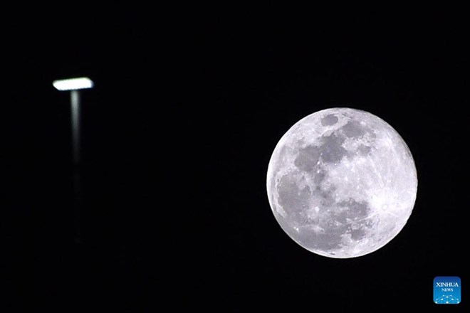Công nghệ ngày 2.10: ChatGPT biết thử đồ, NASA xây mạng 5G trên Mặt Trăng