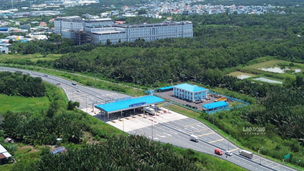 Trạm thu phí cao tốc Bến Lức - Long Thành. Ảnh: Anh Tú