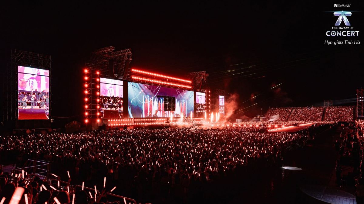 Concert Tinh hà say hi thu hút hàng chục nghìn khán giả. Ảnh: DatVietVAC