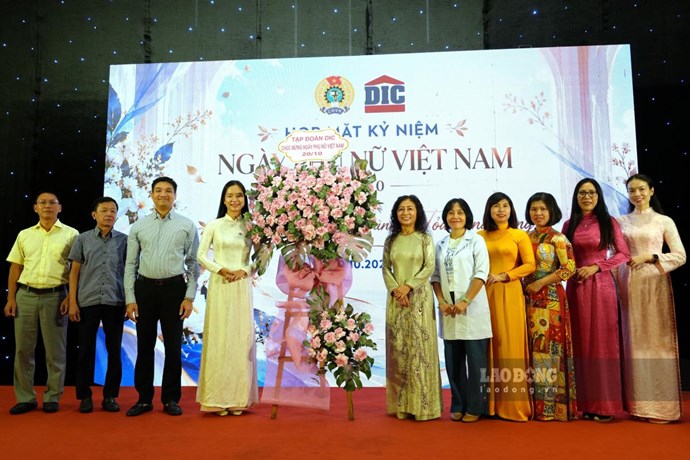 Sinh hoạt chuyên đề chăm sóc sức khỏe cho 200 lao động nữ dịp 20.10