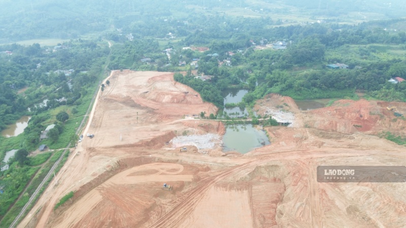 Các sở, ngành, địa phương đang phối hợp thực hiện công tác bồi thường, hỗ trợ và tái định cư phục vụ triển khai dự án. Ảnh: Đinh Đại