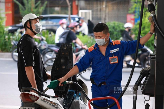 Dự báo giá xăng giảm 1.900 - 2.000 đồng/lít