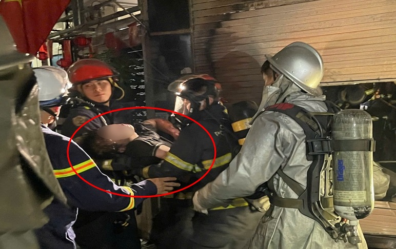 Rescuing a man trapped for nearly 10 hours under a well in Lam Dong