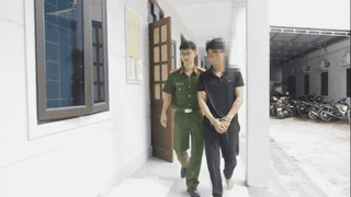 Arresting a subject with 7 previous convictions, breaking into people's ...