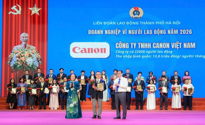Công ty TNHH Canon Việt Nam nhận danh hiệu Doanh nghiệp vì Người lao động do LĐLĐ Thành phố Hà Nội trao tặng năm 2026. Ảnh: Thu Hương