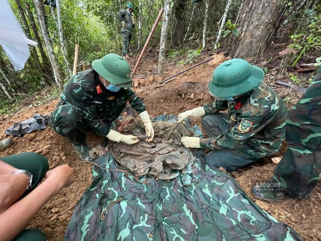 Bộ đội quy tập được một bộ hài cốt liệt sĩ tại xã Đăk Pét