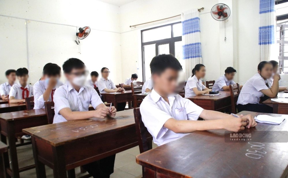 Da Nang urgently rescues young man in danger at sea in Son Tra