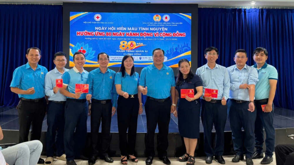Hoạt động thể hiện sự sẻ chia của tổ chức Công đoàn cùng đoàn viên, người lao động đối với cộng đồng. Ảnh: LĐLĐ An Giang