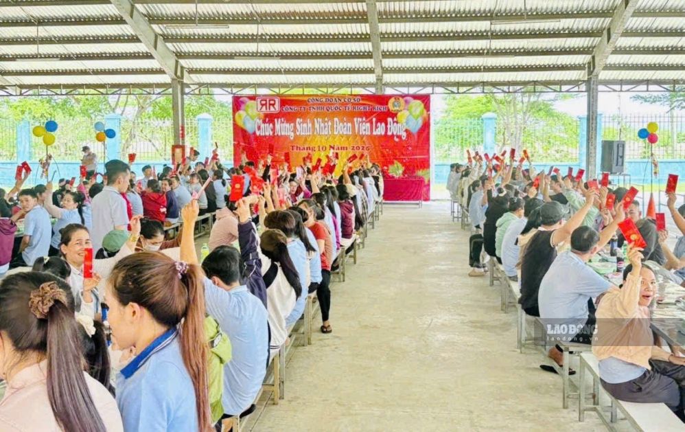 Đoàn viên tham gia tiệc sinh nhật do Công đoàn cơ sở Công ty TNHH quốc tế Right Rich tổ chức. Ảnh: Phạm Duy