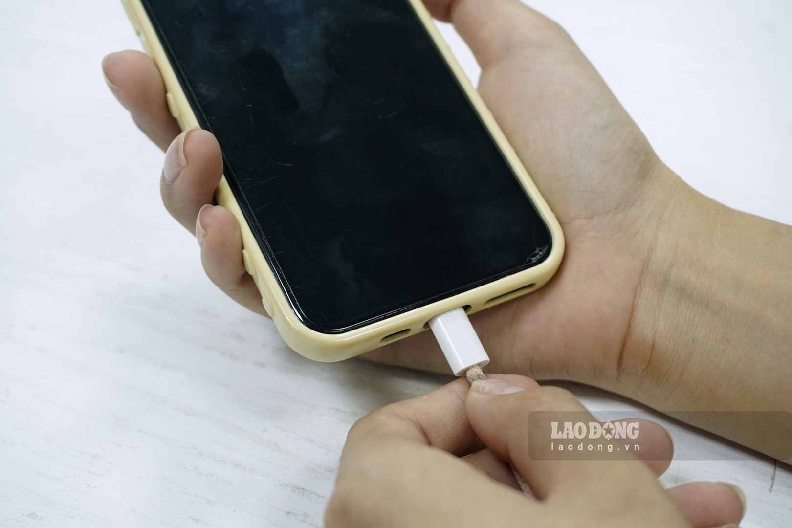 How to handle when iPhone charging does not enter the battery