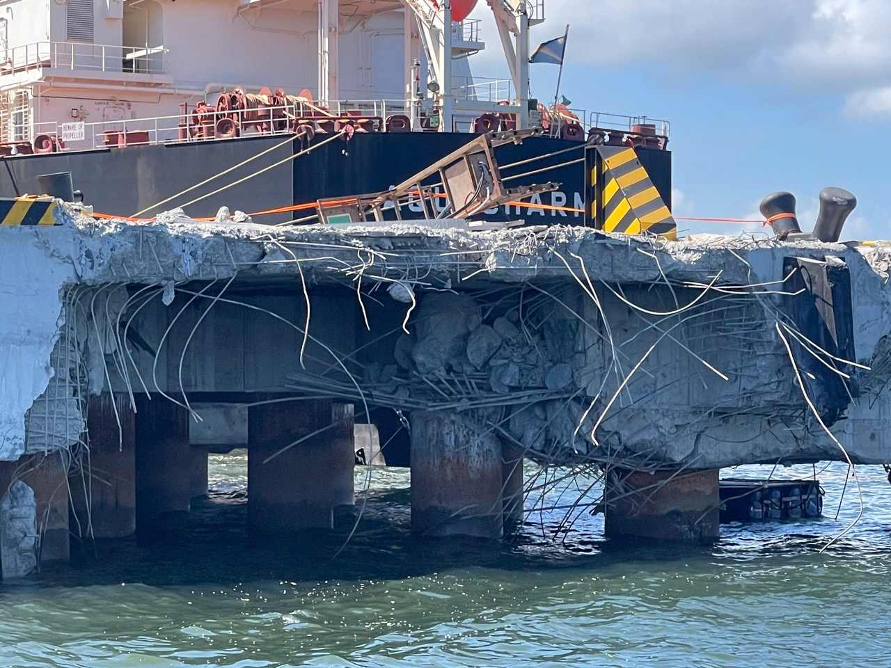 Ship collision damages Dung Quat port: Suspension of navigator officer ...