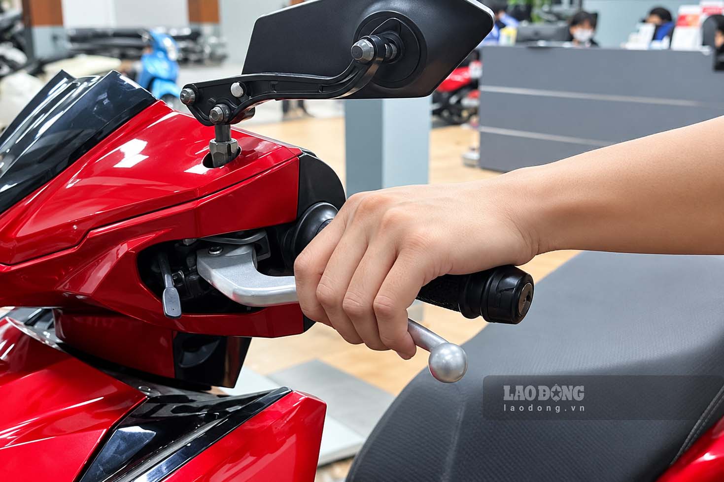 Excessive wear of motorcycle brake pads can scratch the brake disc surface