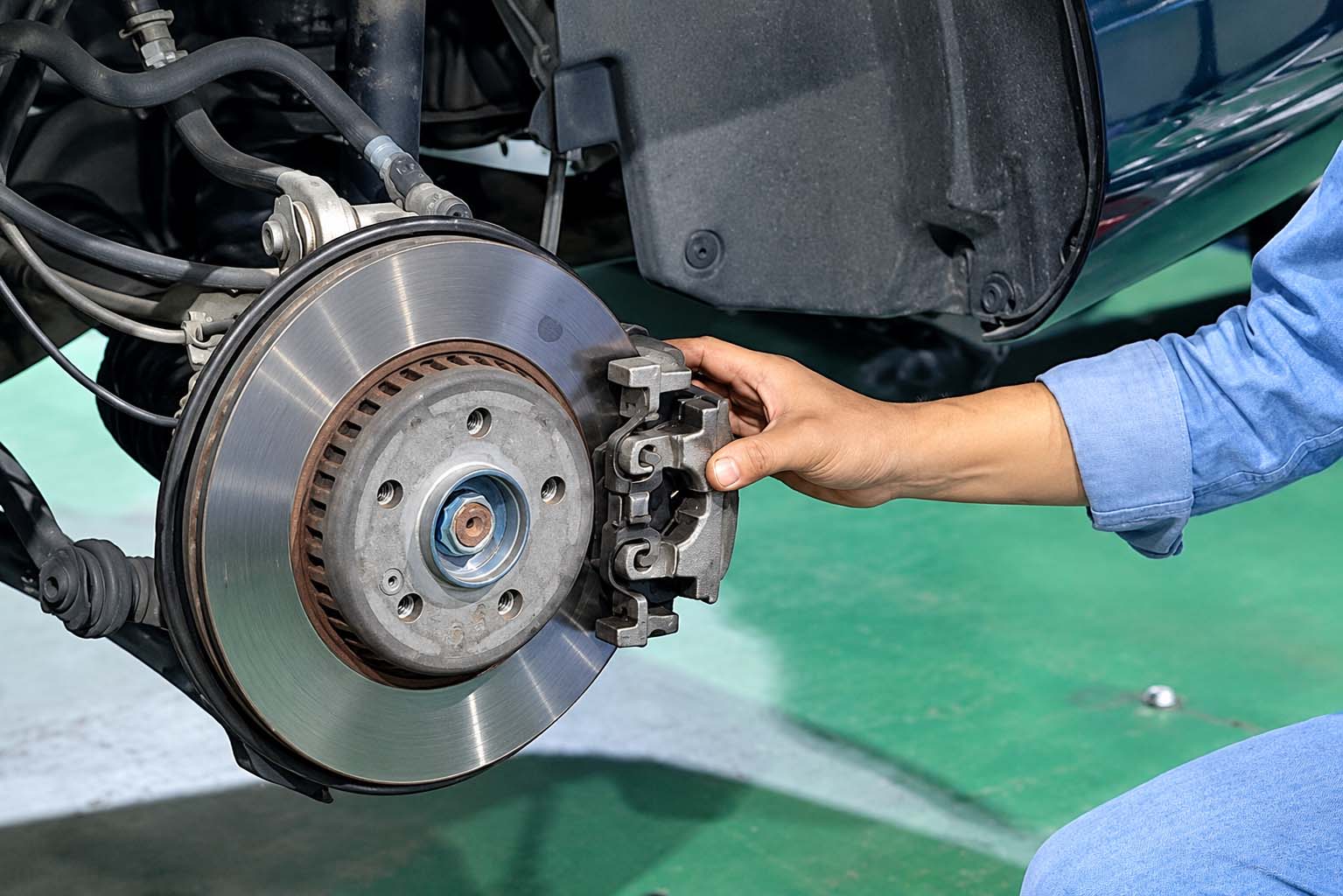 Important notes when maintaining electronic parking brakes in cars