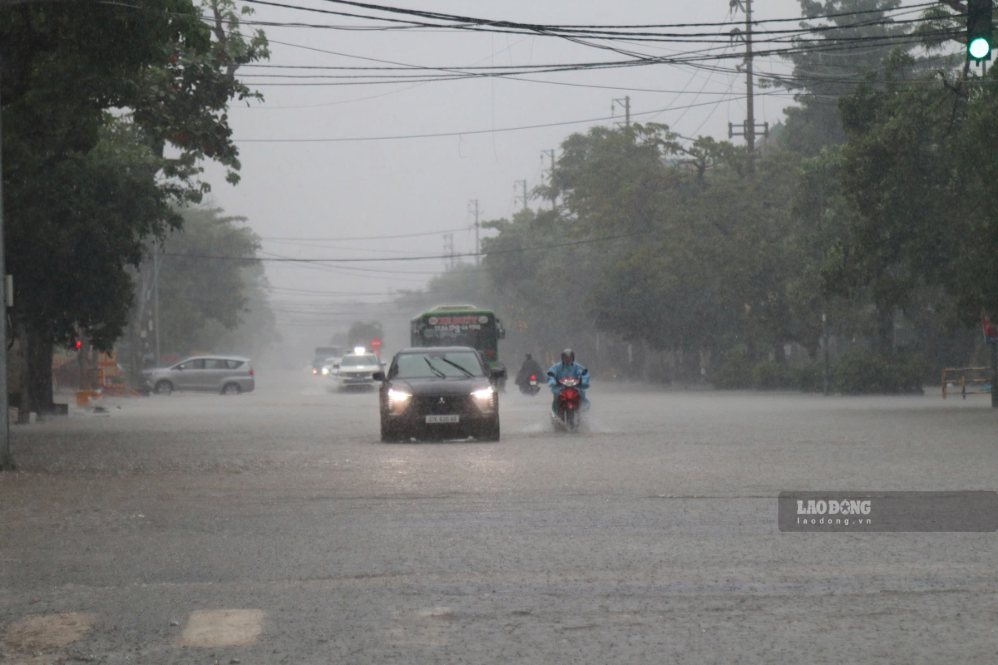 Hanoi weather warning of thunderstorms in the next 3 hours