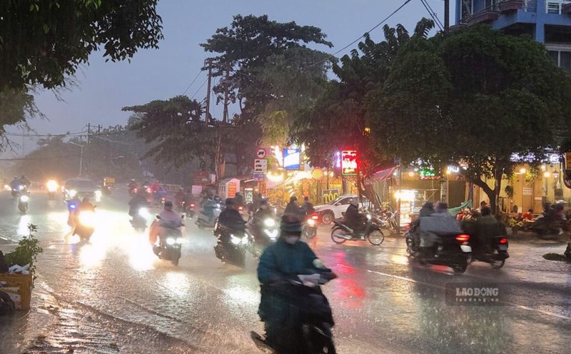Thunerstorms Hanoi weather warning of thunderstorms in the next 3 hours