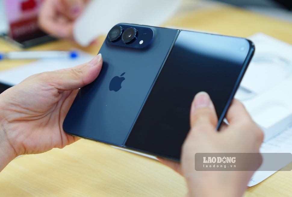iPhone Duo lacks feature to help FaceTime callers look directly at the ...