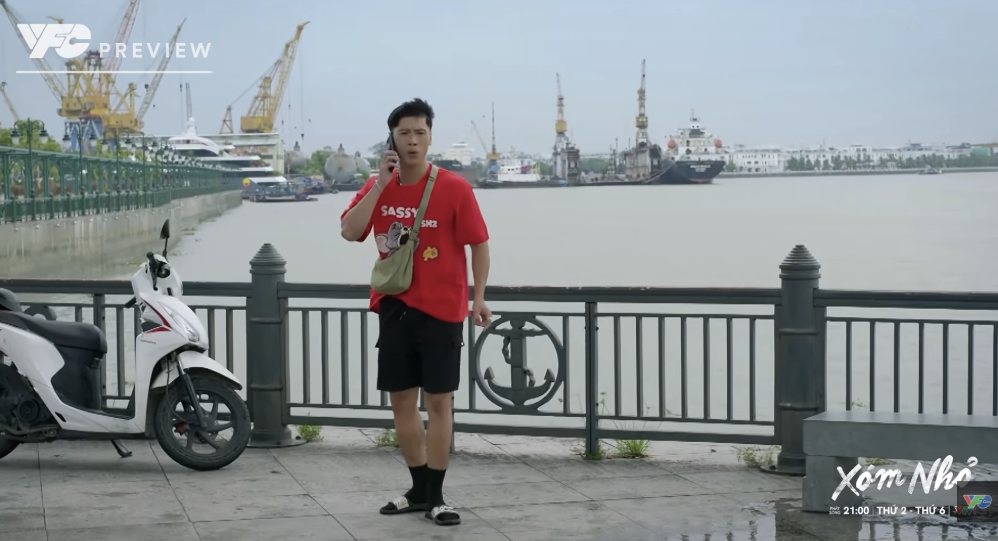 Trâm quyết không về nhà trong tập 4 phim “Xóm nhỏ“. Ảnh: VFC