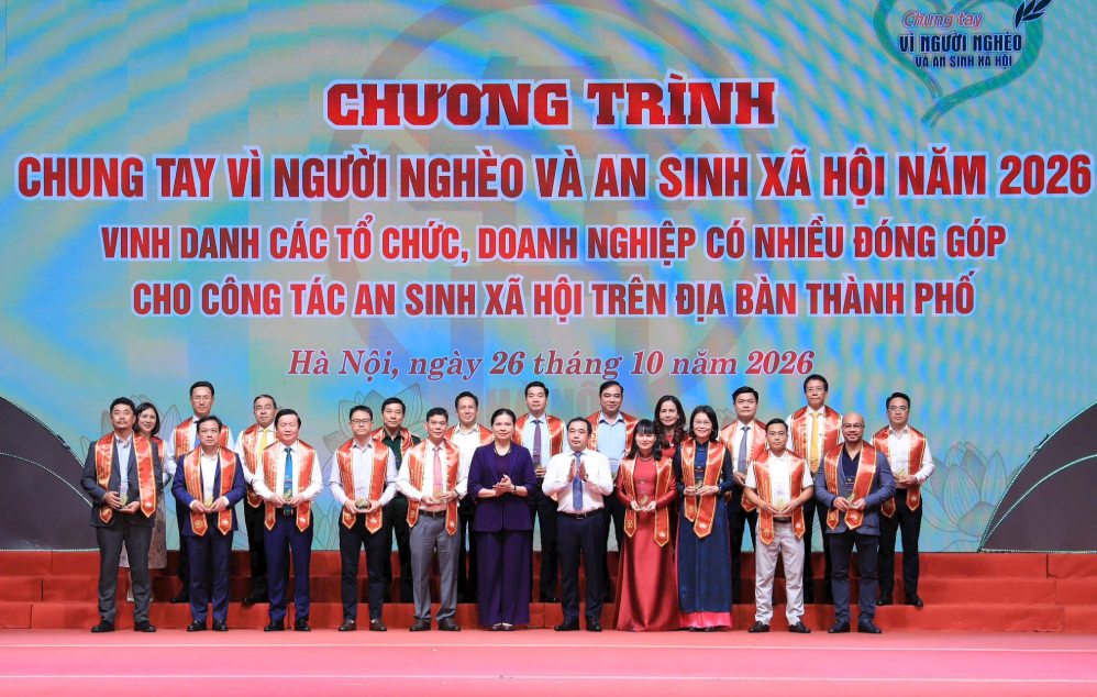 Hanoi mobilizes social resources, joining hands for the poor