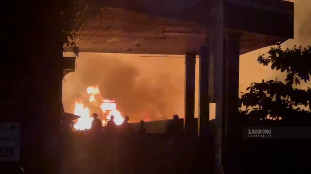 Large factory fire at dawn in Ho Chi Minh City