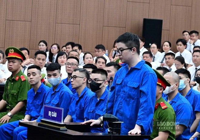 Mr Pips đòi lại căn hộ hạng sang tặng bạn gái sau khi chia tay