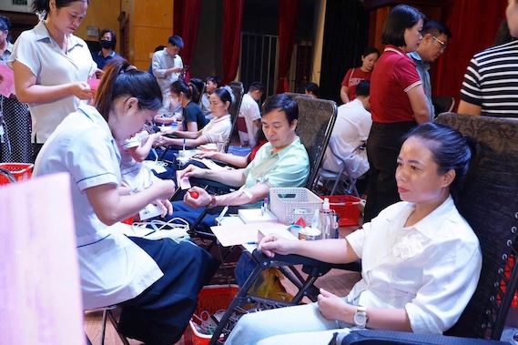 Trade union members of Thuong Tin commune participate in voluntary ...