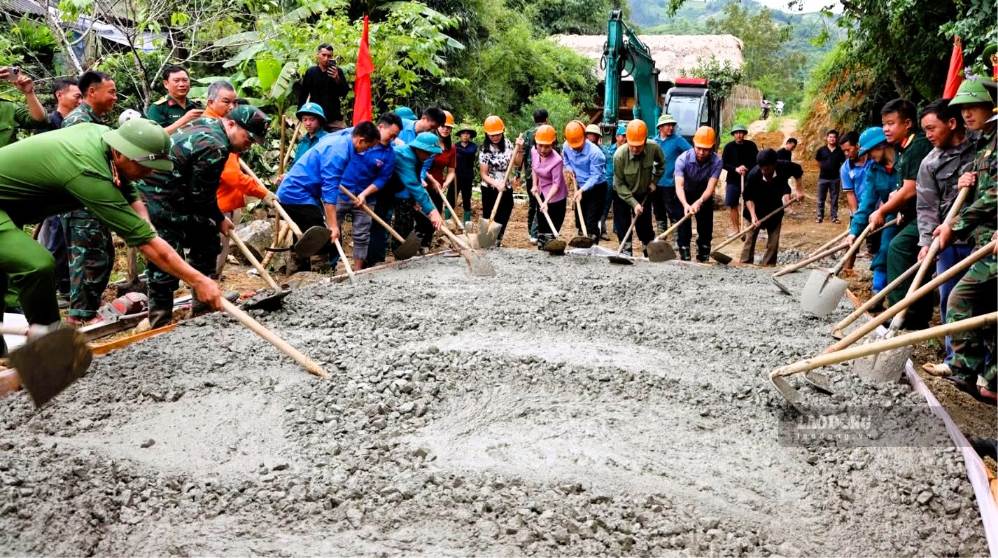 Đường giao thông đi trước, để mở lối cho sản xuất