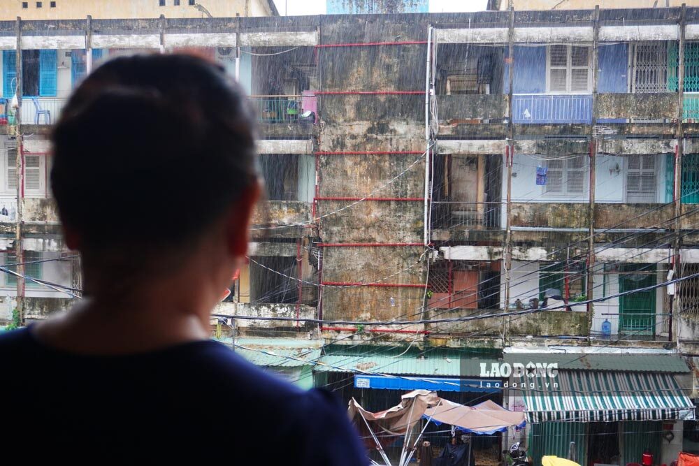 Residents of Vinh Hoi apartment building in Ho Chi Minh City are ...