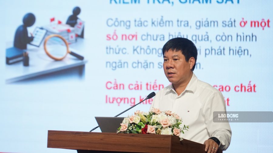 GS.TS Huỳnh Văn Chương - Cục trưởng Cục Quản lý chất lượng thuộc Bộ GDĐT phát biểu tại hội nghị ngày 29.10, tại Đà Nẵng. Ảnh: Hoàng Bin