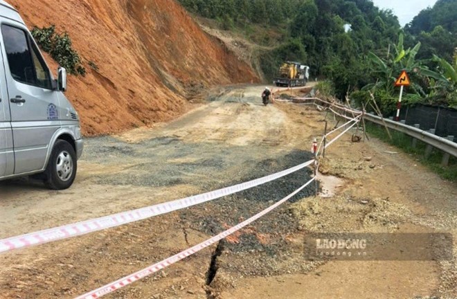 Lâm Đồng cấm lưu thông qua điểm sụt lún trên Quốc lộ 28 để sửa chữa