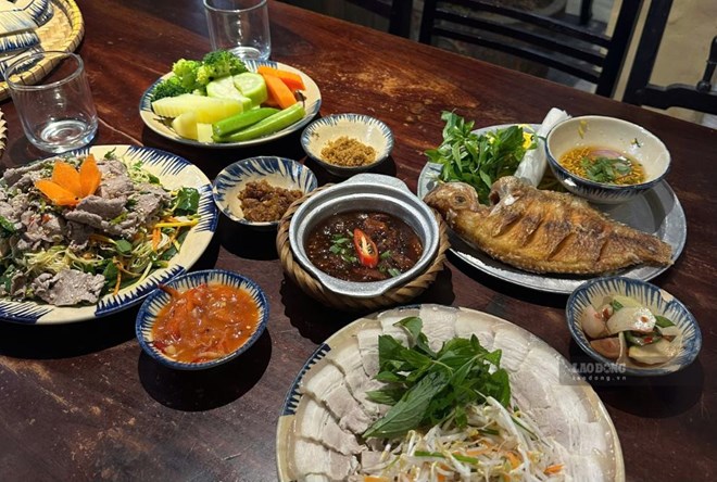 Thời điểm ăn tối giúp người trên 70 tuổi ổn định đường huyết, ngủ ngon