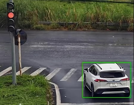 フー・トー省のナンバープレートの車がニンビン省で交通違反切符を切られる