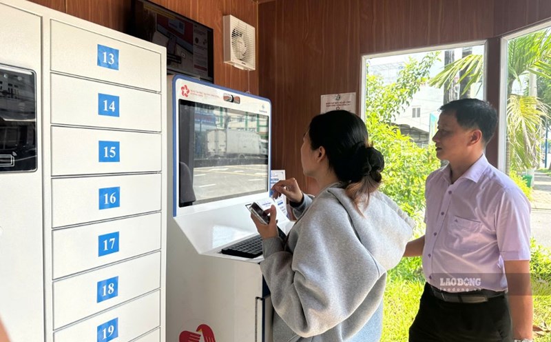 Population Problem Drawing AI robots and smart cabinets serve people to complete administrative ...