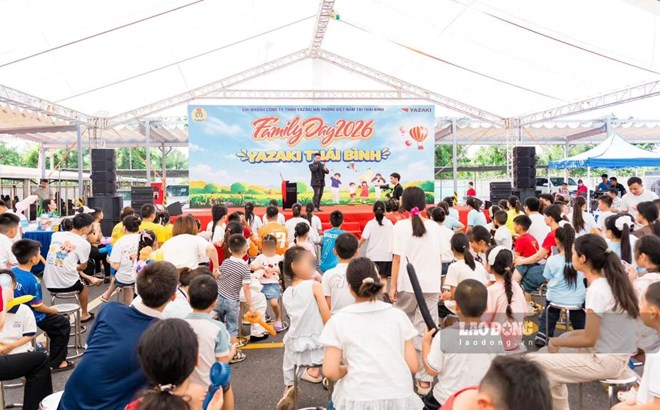 Công nhân cùng gia đình tham gia Ngày hội Gia đình Yazaki Thái Bình 2026. Ảnh: Yazaki Thái Bình
