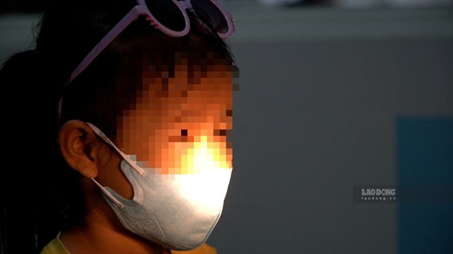 Muốn bỏ kính, trẻ 16 tuổi được khuyên chưa nên phẫu thuật cận