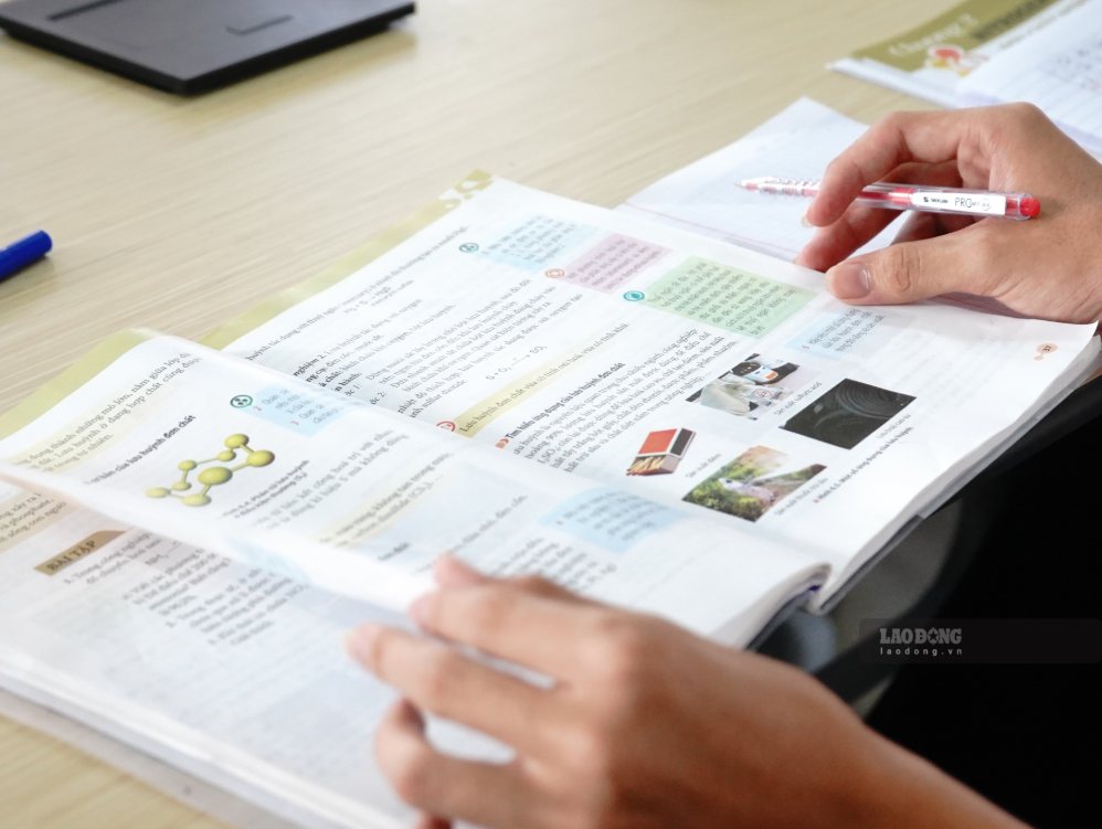 Math textbook knowledge is still heavy, teachers propose to amend many ...