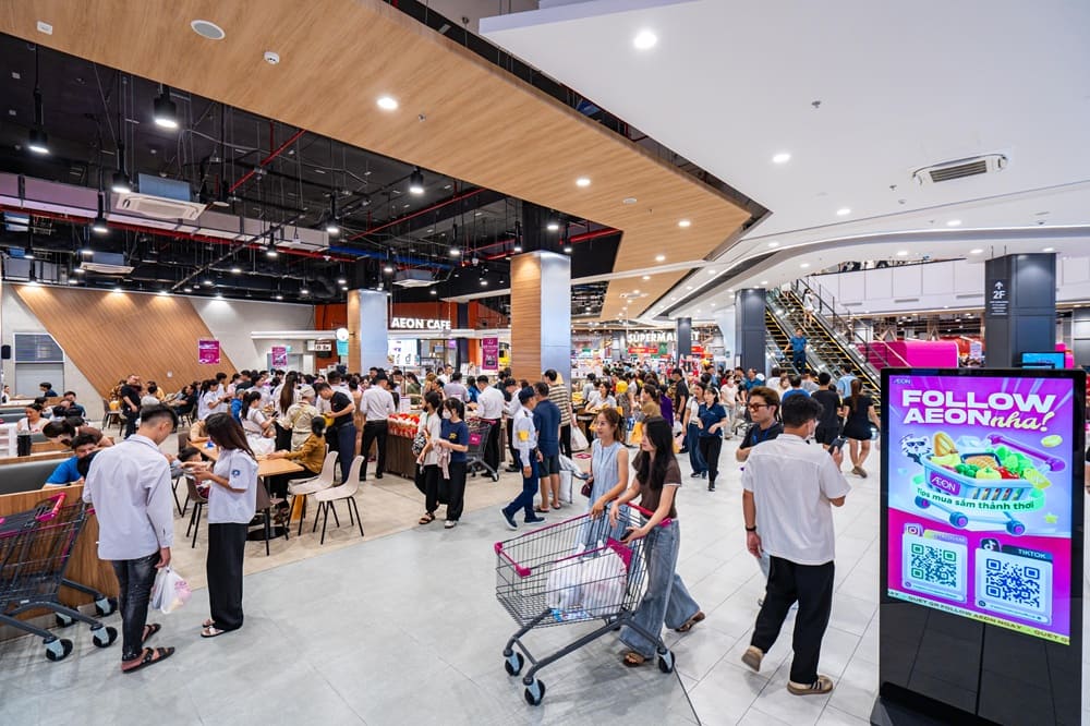Người dân địa phương tấp nập tham quan và mua sắm tại AEON Hải Dương. Ảnh: AEON Việt Nam