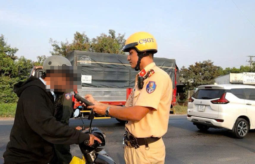 Lực lượng CSGT tỉnh Tây Ninh tăng cường tuần tra, kiểm soát xử lý vi phạm nồng độ cồn. Ảnh: Công an Tây Ninh T3.2026