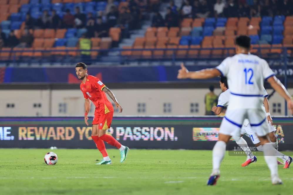 Midfielder Hoang Hen to be out for 3 months, injury heavier than expected