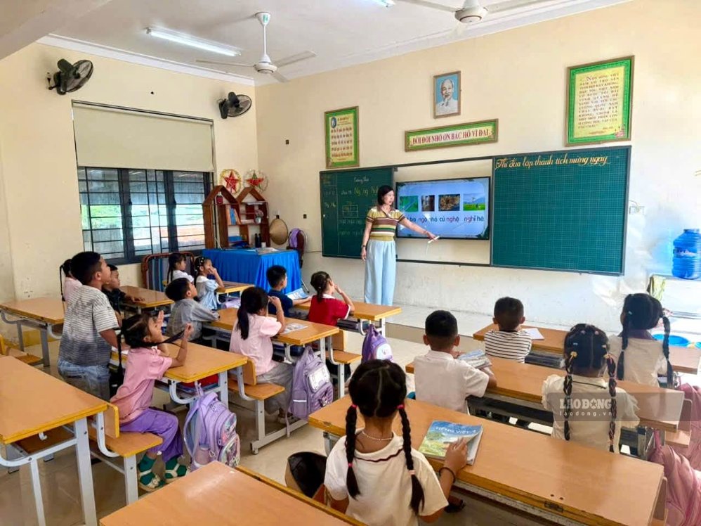 Giáo viên Trường Tiểu học Quỳnh Tam (Nghệ An) trong giờ lên lớp. Ảnh: Duy Chương