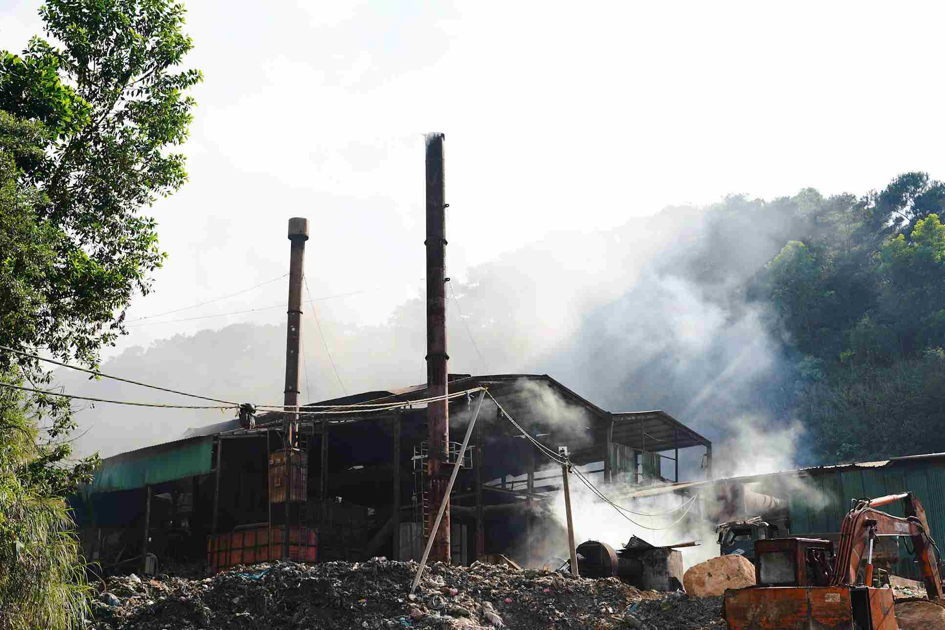 Actualmente, la planta de residuos de Bảo Lộc ha vuelto a operar de forma estable, pero todavía hay muchas dificultades e inconvenientes que deben resolverse. Foto: Phúc Khánh