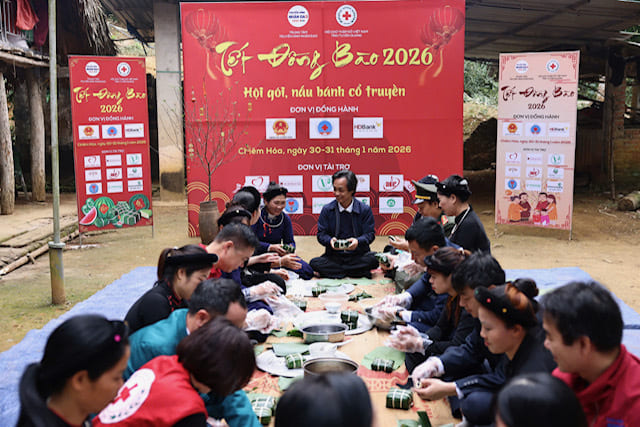 hương trình tái hiện không gian văn hóa ngày Tết với với Hội thi gói, nấu bánh cổ truyền